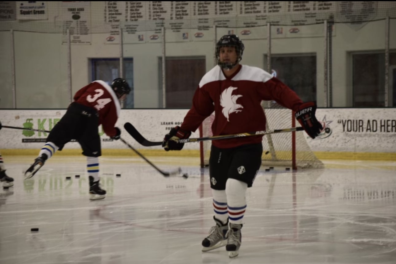 Goal oriented Ligon de Vogel takes to the ice